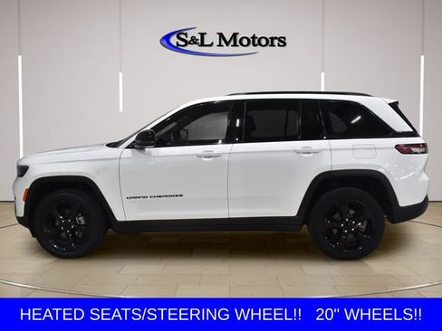 Used 2023 Jeep Grand Cherokee Altitude AWD/4WD image 4