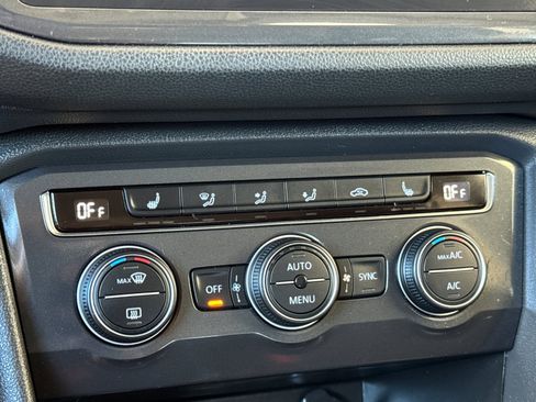 Used 2021 Volkswagen Tiguan SE image 17