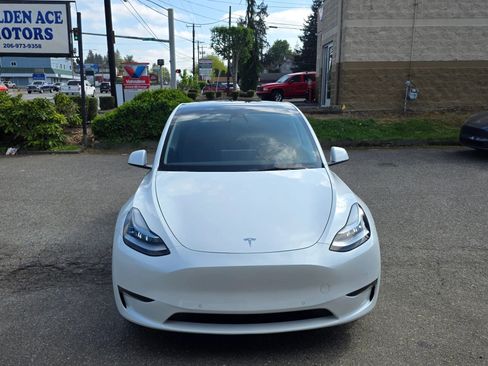 Used 2022 Tesla Model Y Long Range AWD/4WD image 2