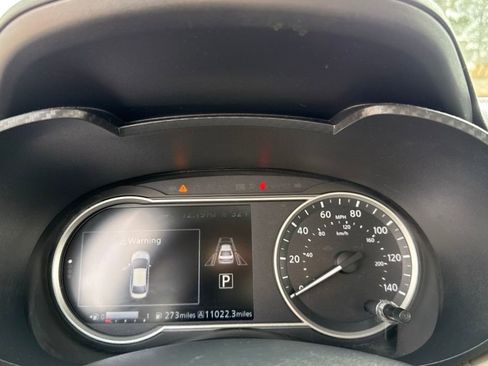 Used 2021 Nissan Versa SV image 14