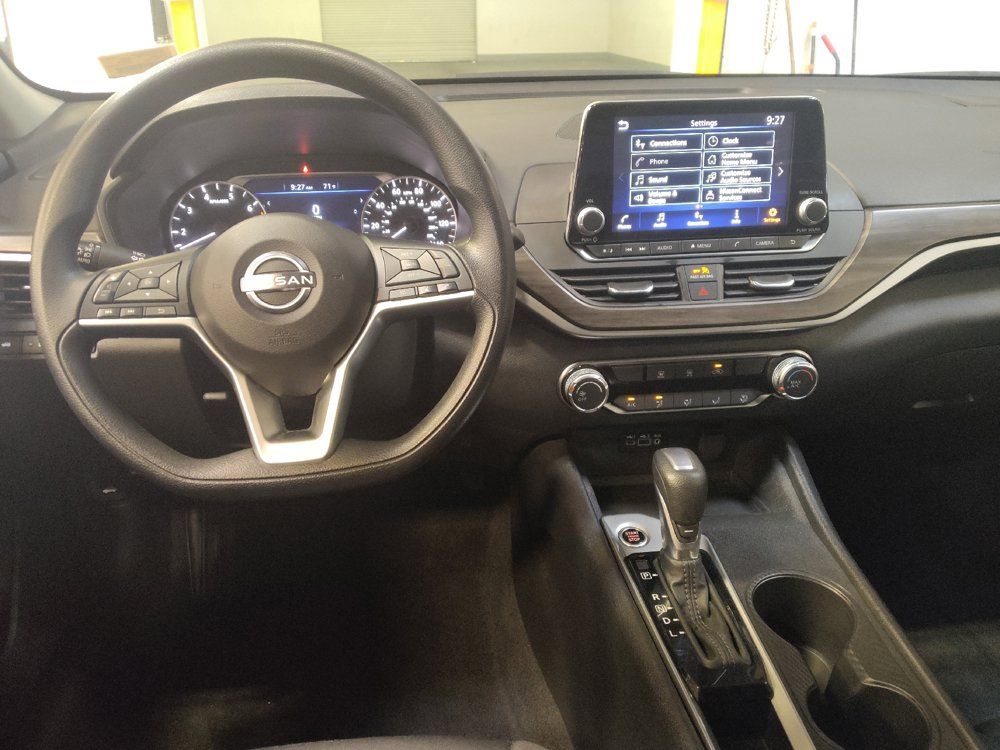 Used 2025 Nissan Altima 2.5 SV FWD image 22