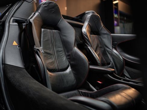 Used 2019 McLaren 570S Spider image 12