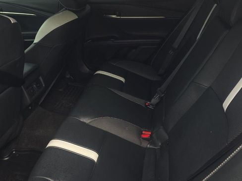 Used 2025 Toyota Camry SE image 9