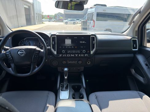 Certified 2025 Nissan Frontier SV RWD image 21