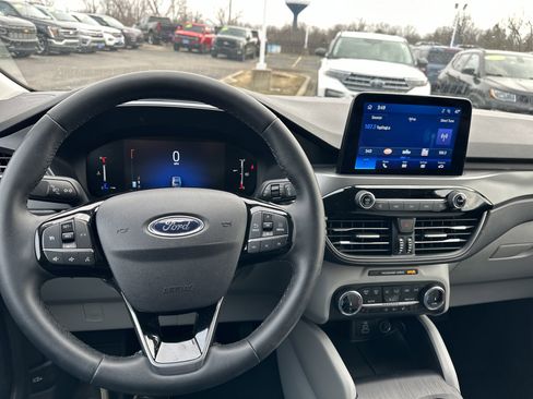Certified 2025 Ford Escape Active w/ Cold Weather Package image 18