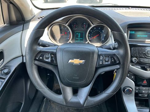 Used 2013 Chevrolet Cruze LS image 8