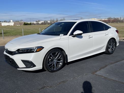 Certified 2024 Honda Civic Touring image 5