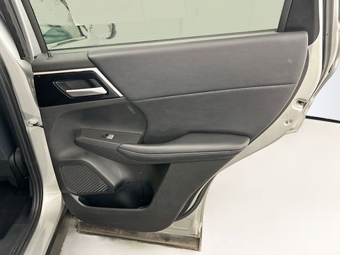 Used 2024 Mitsubishi Outlander SE image 33