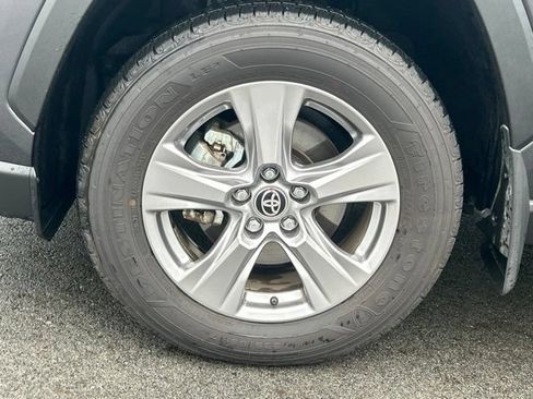 Used 2025 Toyota RAV4 XLE AWD/4WD image 11