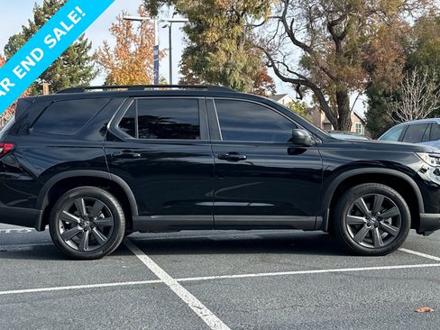 Used 2023 Honda Pilot Sport image 3