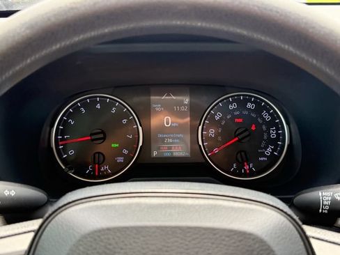 Used 2020 Toyota RAV4 XLE w/ Convenience Package FWD image 20