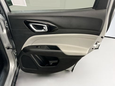 Used 2025 Jeep Compass Limited image 30