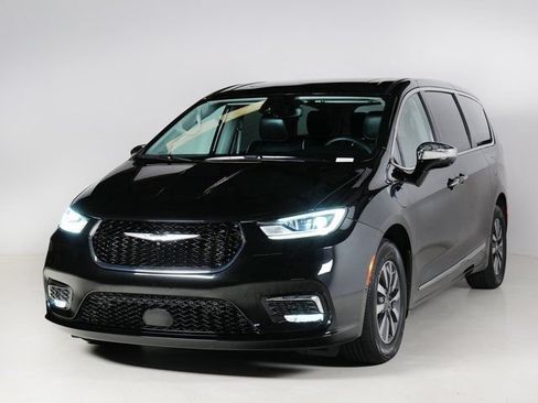 Used 2023 Chrysler Pacifica Limited FWD image 1