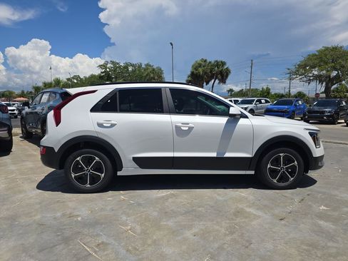 New 2026 Kia Niro LX FWD image 9