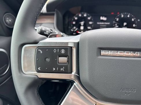 Used 2025 Land Rover Discovery Dynamic SE AWD/4WD image 22