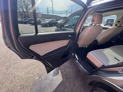 Used 2019 Volkswagen Tiguan SEL AWD/4WD image 15
