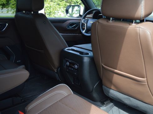 Used 2023 Chevrolet Tahoe High Country w/ Premium Package 2 AWD/4WD image 32