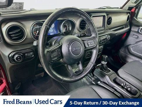 Certified 2021 Jeep Gladiator Willys image 11