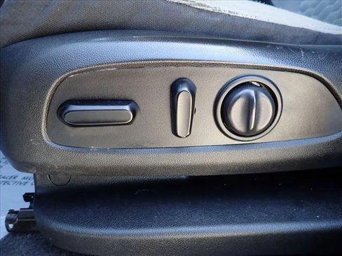 Used 2021 Chevrolet Equinox LS w/ LS Convenience Package AWD/4WD image 12