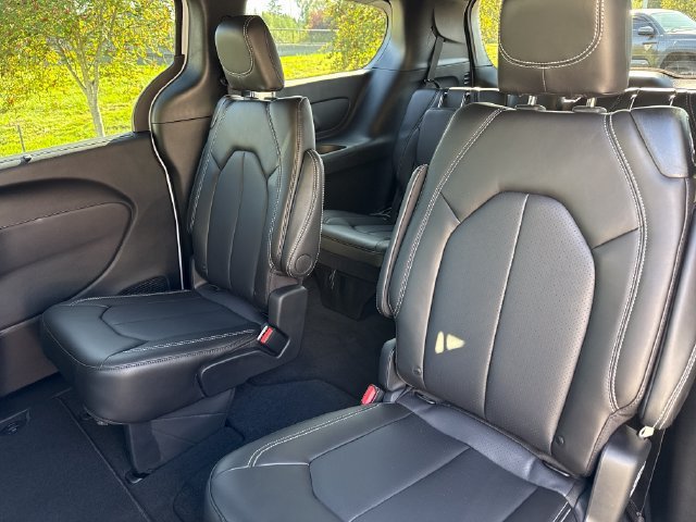 New 2027 Chrysler Pacifica Select AWD/4WD image 20