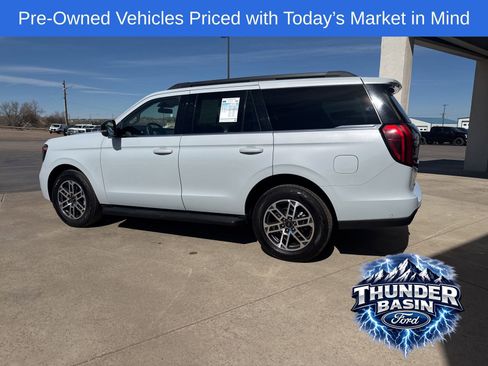 Used 2025 Ford Expedition Active image 3