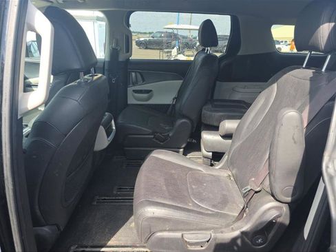 Used 2024 Kia Carnival LX FWD image 7