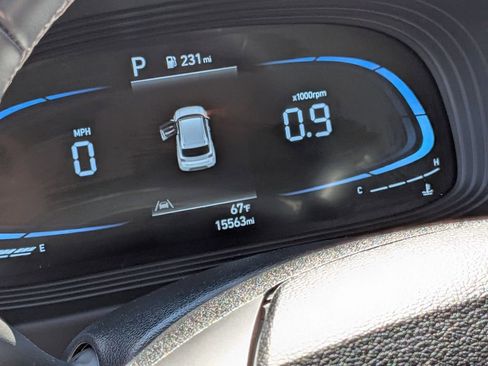 Used 2025 Hyundai Venue SEL FWD image 18