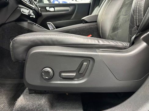 Used 2022 Volvo XC40 T5 R-Design AWD/4WD image 7