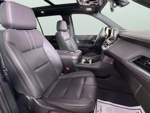 Used 2022 Chevrolet Suburban RST w/ Sport Performance Package RWD image 37