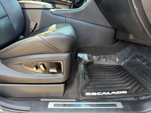 Used 2019 Cadillac Escalade ESV Premium Luxury AWD/4WD image 38