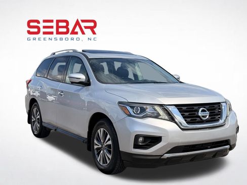 Used 2017 Nissan Pathfinder SL w/ SL Premium Package AWD/4WD image 6