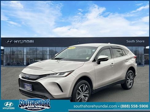 Used 2023 Toyota Venza LE AWD/4WD image 4