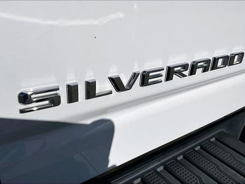 Used 2022 Chevrolet Silverado 2500 Custom w/ Custom Value Package AWD/4WD image 8