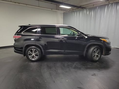 Used 2016 Toyota Highlander XLE AWD/4WD image 9