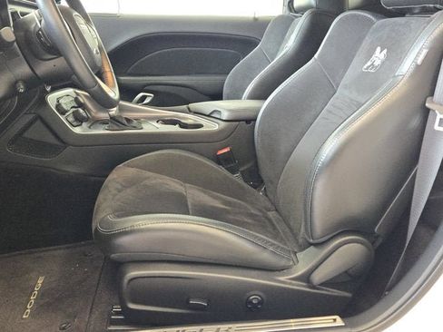 Used 2017 Dodge Challenger R/T Scat Pack w/ Leather Interior Group RWD image 13
