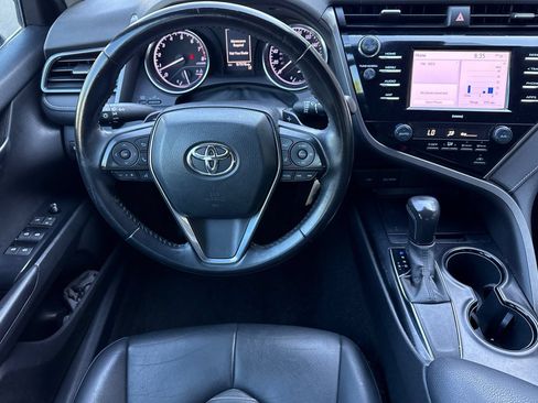 Used 2020 Toyota Camry SE w/ Blackout Package FWD image 16