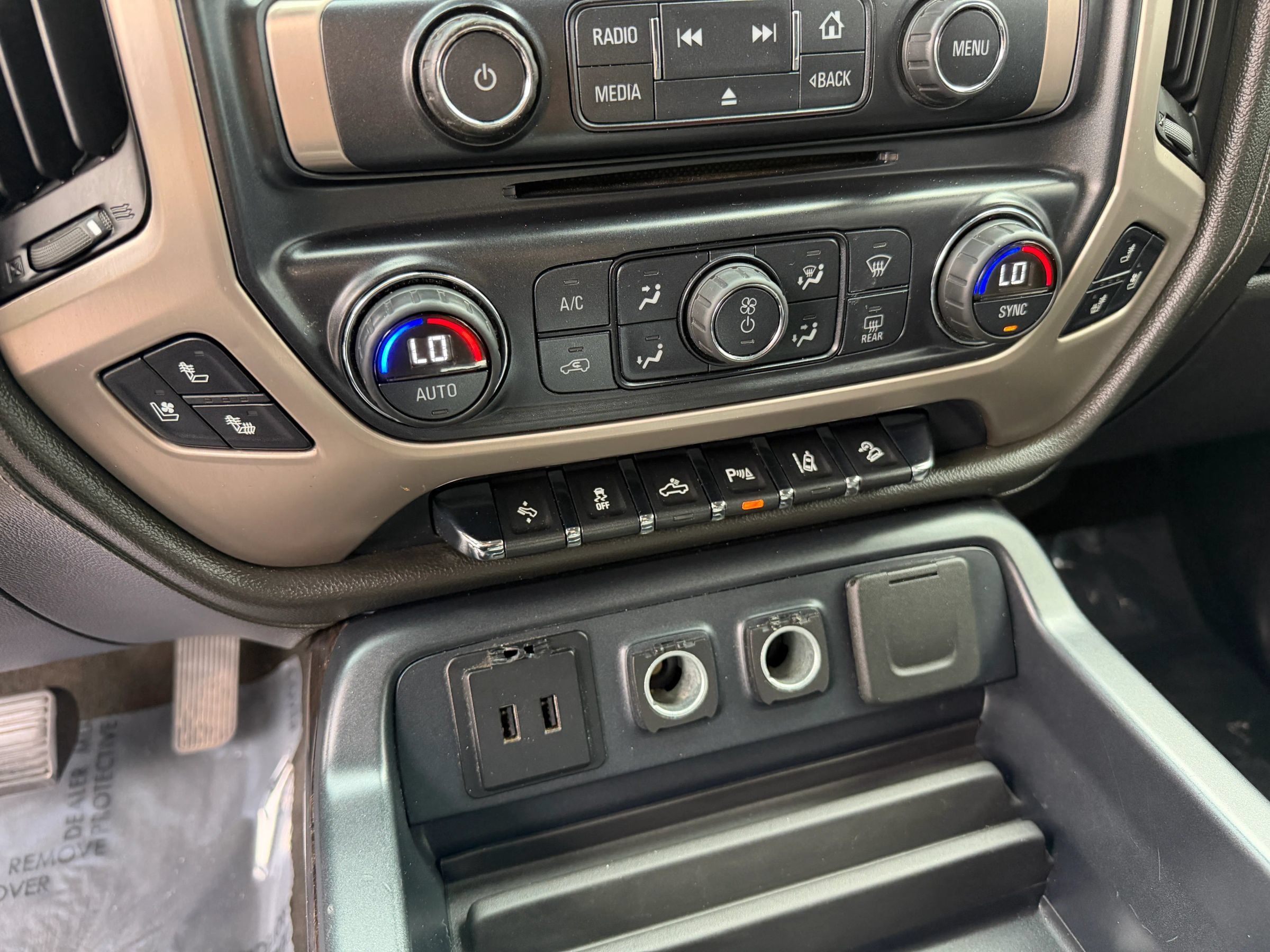 Used 2016 GMC Sierra 2500 Denali w/ Driver Alert Package AWD/4WD image 16