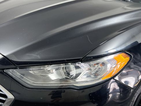 Used 2020 Ford Fusion SE w/ Equipment Group 151A image 11