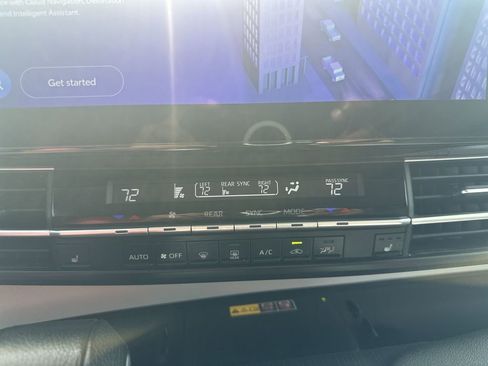 Used 2025 Toyota Sienna XLE FWD image 26