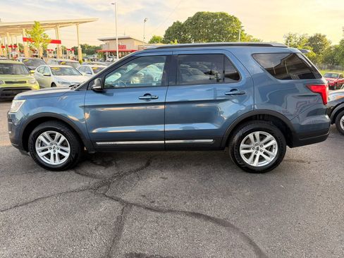 Used 2018 Ford Explorer XLT w/ Equipment Group 202A AWD/4WD image 2