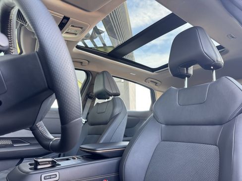 Used 2023 Nissan Ariya FWD image 30