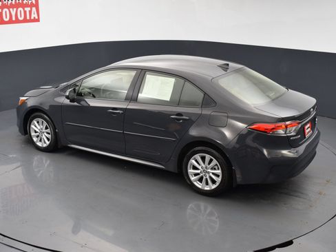 Used 2025 Toyota Corolla LE w/ LE Premium Package FWD image 19