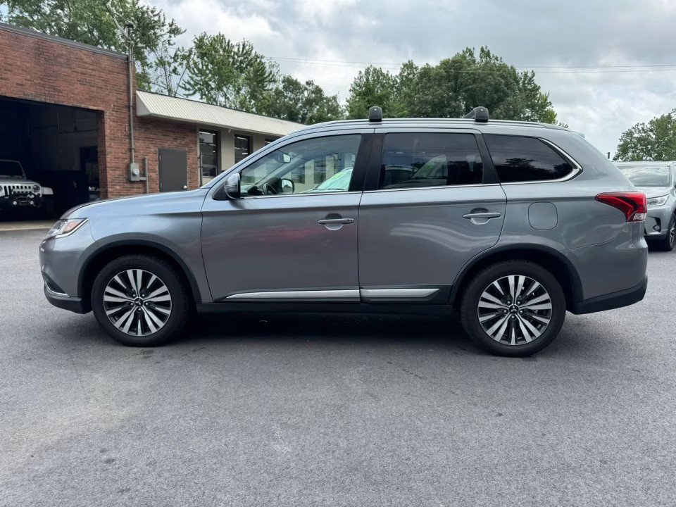 Used 2020 Mitsubishi Outlander SE AWD/4WD image 10