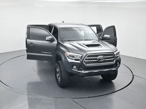 Used 2016 Toyota Tacoma TRD Sport image 45