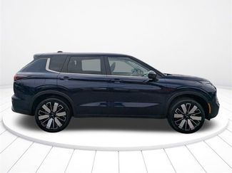 New 2025 Mitsubishi Outlander SE video 2