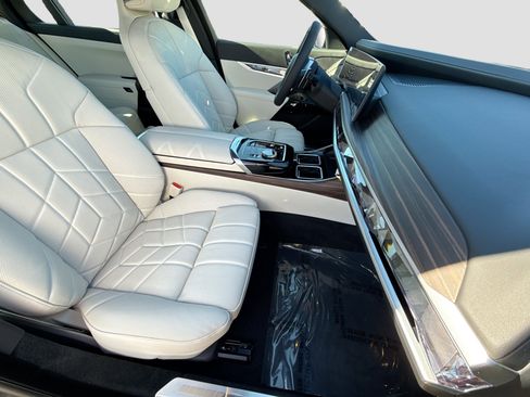 New 2026 BMW 750e xDrive 750e xDrive image 15