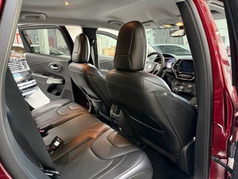 Used 2019 Jeep Cherokee Limited AWD/4WD image 17