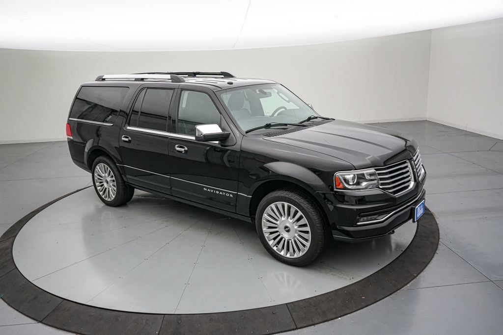 Used 2017 Lincoln Navigator L Reserve AWD/4WD image 2