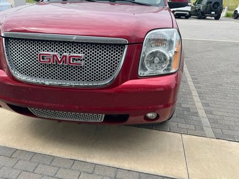 Used 2014 GMC Yukon Denali AWD/4WD image 3