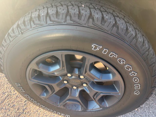 Used 2020 Jeep Cherokee Trailhawk AWD/4WD image 11